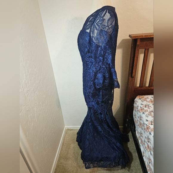 Elegant Navy Lace Dress - Picture 2 of 5